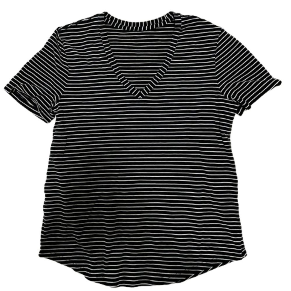 Black and white striped lululemon t-shirt